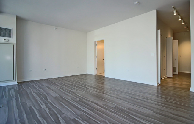125 W CHICAGO
