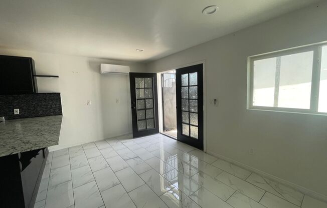 2 bedroom 2 full bathrooms - Centrally located