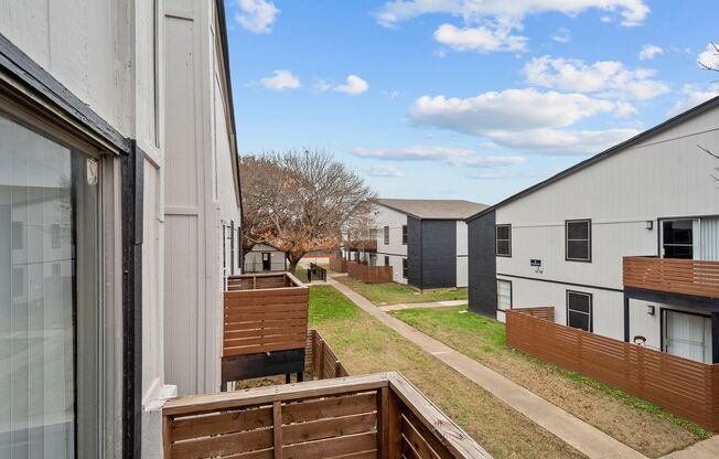 2 beds, 1 bath, 743 sqft, $1,195, Unit 23