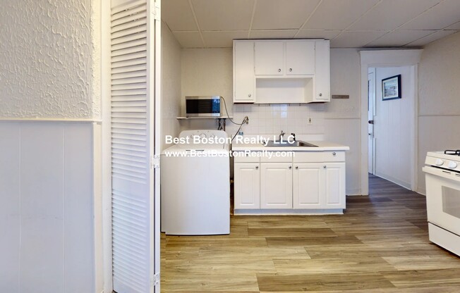 22 LYLE ST