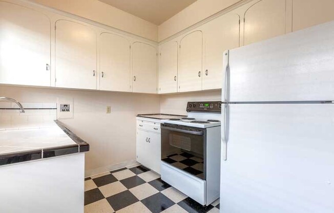HOYT STREET APARTMENTS (CZOP05)