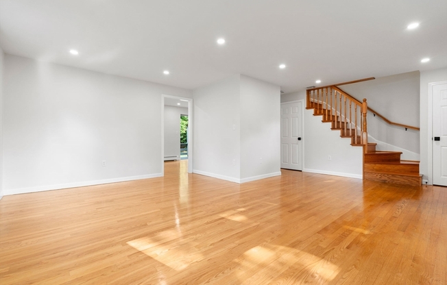 33 SACO ST