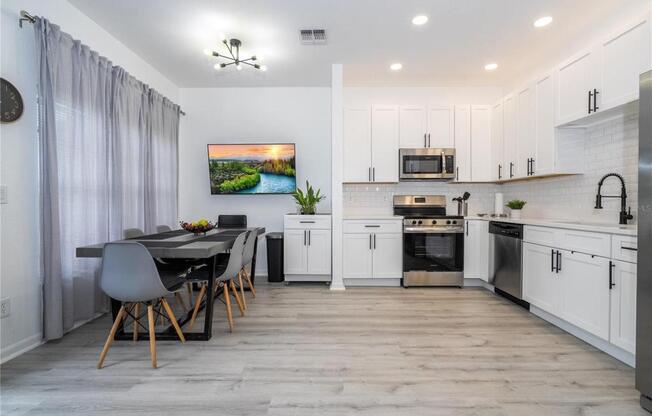 4 beds, 2 baths, 1,400 sqft, $2,500