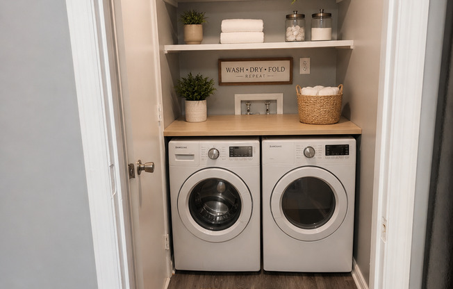 2 beds, 1.5 baths, 1,100 sqft, $920, Unit D-6
