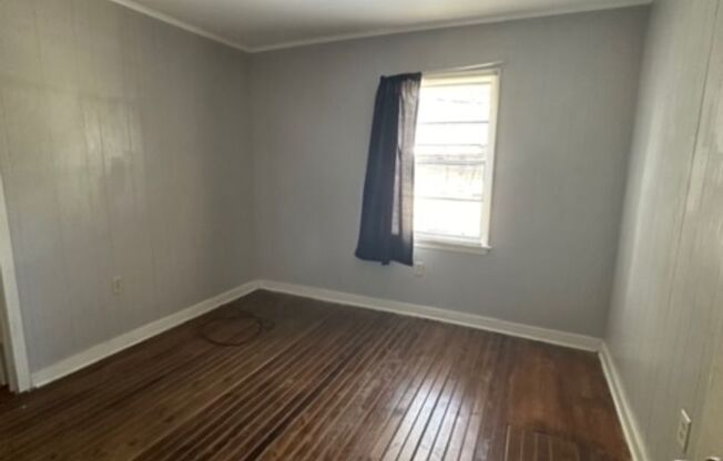 3 beds, 1 bath, $1,100