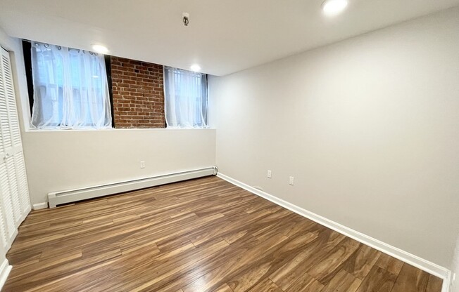 4 beds, 2 baths, $8,000, Unit 26