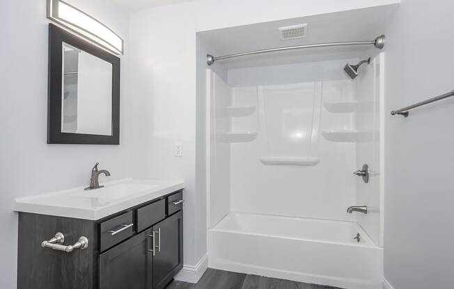 Oversized Soaking Tub In Bath at Honey Creek, Greenwood, 46143