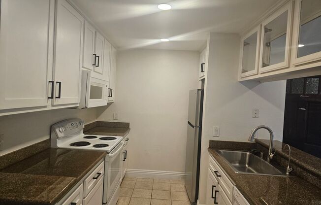 2 beds, 1 bath, $2,495, Unit UNIT 305