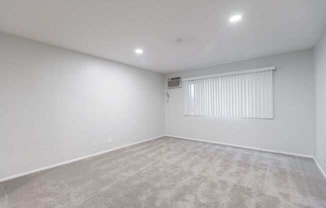 3 beds, 2 baths, 1,300 sqft, $3,698, Unit 202