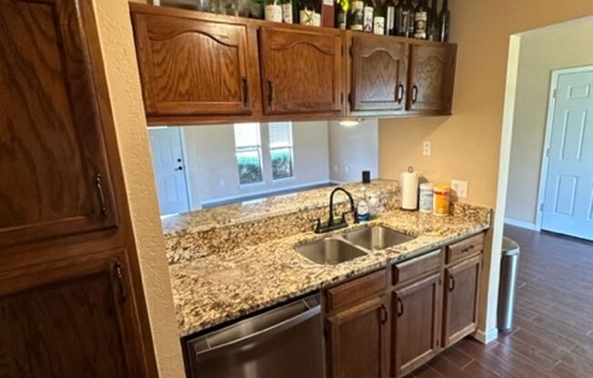 2 beds, 1 bath, $1,395