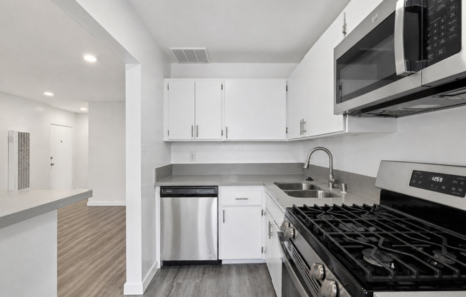 Studio, 1 bath, 615 sqft, $1,848, Unit 118