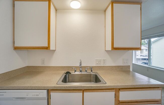 2 beds, 1 bath, 860 sqft, $1,450, Unit 115*