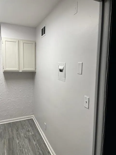 2812 E 130 ST