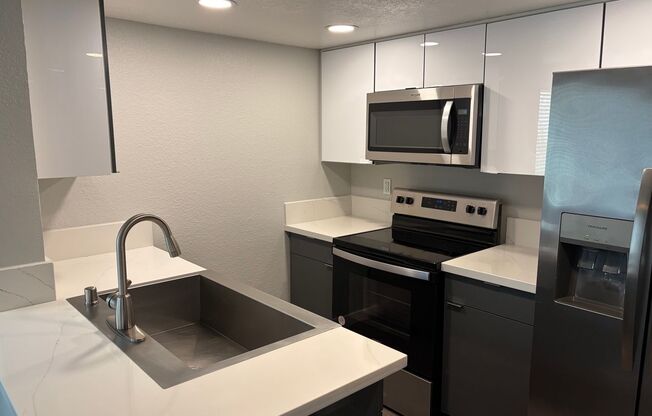 2 beds, 2 baths, 986 sqft, $2,750, Unit 169