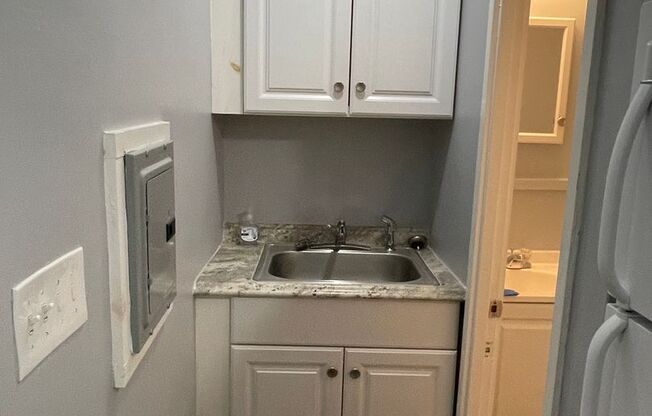 3rd Floor, 1 bed, 1 bath, Downtown Manchester, $1,350