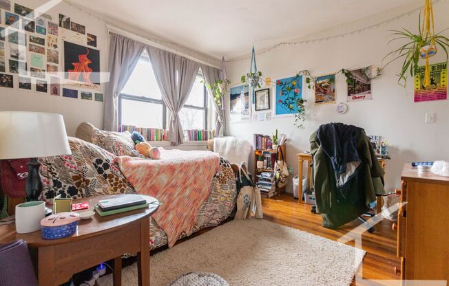 Don't miss this deal! 4-bed, 2-bath in Brighton