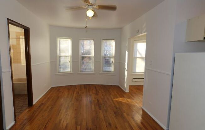 Studio, 1 bath, $1,195, Unit 4513-1B