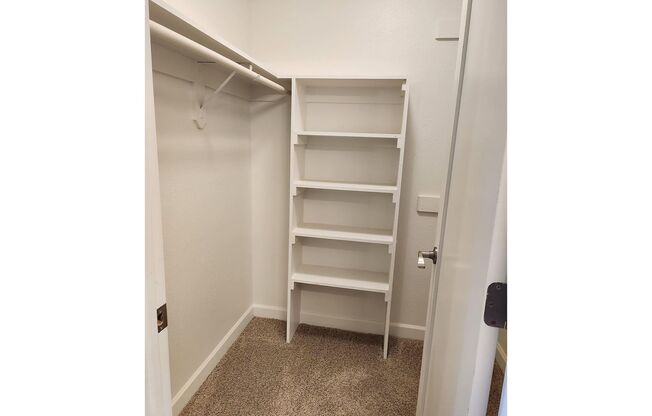 2 beds, 1.5 baths, 895 sqft, $1,475, Unit 204