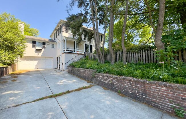 Spacious 4-Bedroom Single Family House in Baltimore