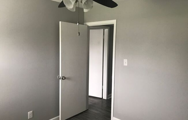 2 beds, 1 bath, $1,095