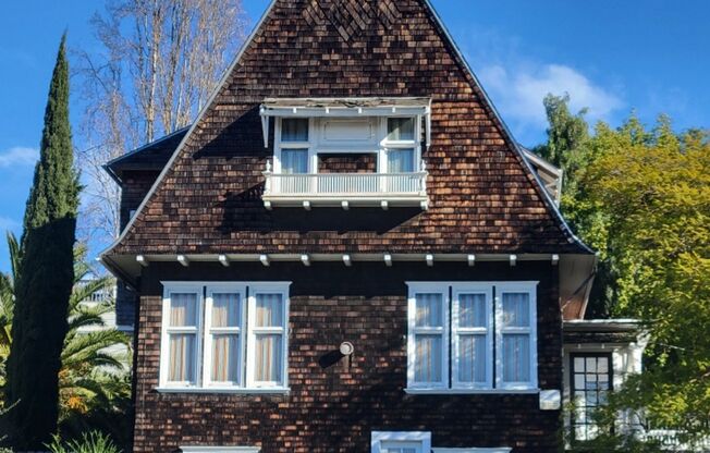 Partially updated one bedroom 1 block from dynamic downtown. Large bathroom with walk in shower, ceiling fan in the living room, generous cabinet space in the kitchen.  Gas stove.