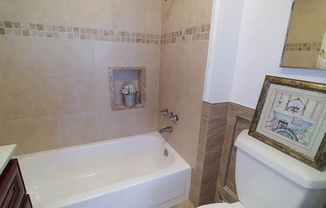 2 beds, 2 baths, 910 sqft, $2,650, Unit 205