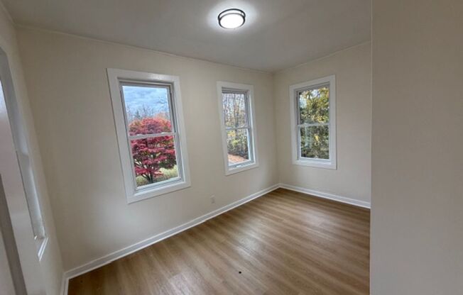 4 beds, 1 bath, 1,300 sqft, $3,500, Unit 473 Amity Rd