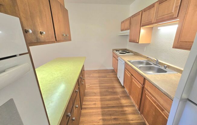 2 beds, 1 bath, $2,300