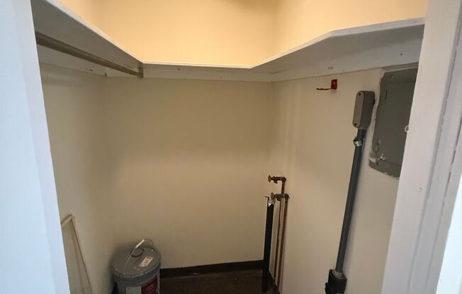 1 bed, 1 bath, 875 sqft, $1,000, Unit 2246 S 15TH ST 1ST FLR