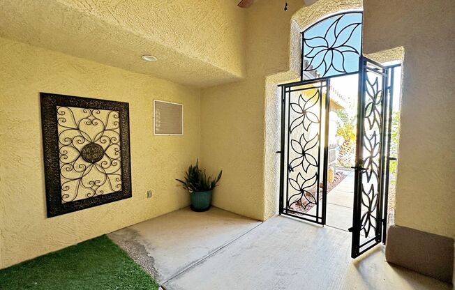 SINGLE STORY 3 BEDROOM IN NORTHWEST CENTENNIAL