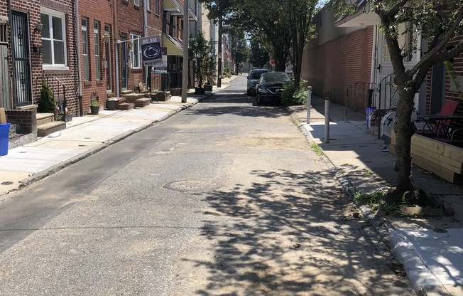 Well-maintained Passyunk Square 2 Bedroom Home! W/D! Yard!