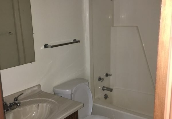 1 bed, 1 bath, $675, Unit 03