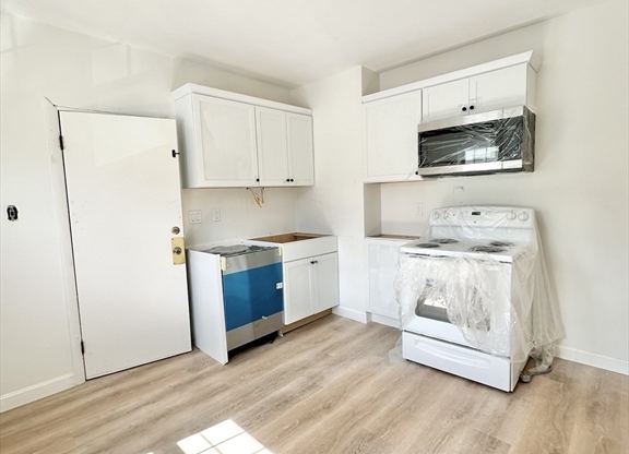 2 beds, 1 bath, 1,000 sqft, $2,600, Unit 2