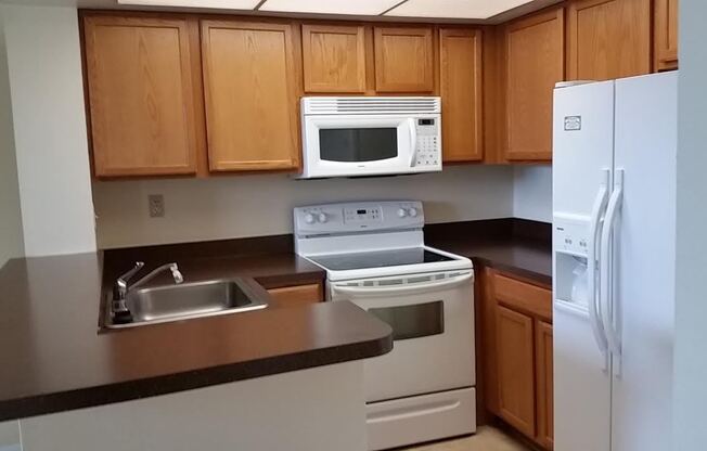 ONE BEDROOM ONE BATHROOM! WATERFRONT COMMUNITY!