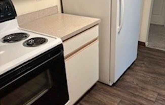 2 beds, 2 baths, 1,350 sqft, $1,595, Unit 112