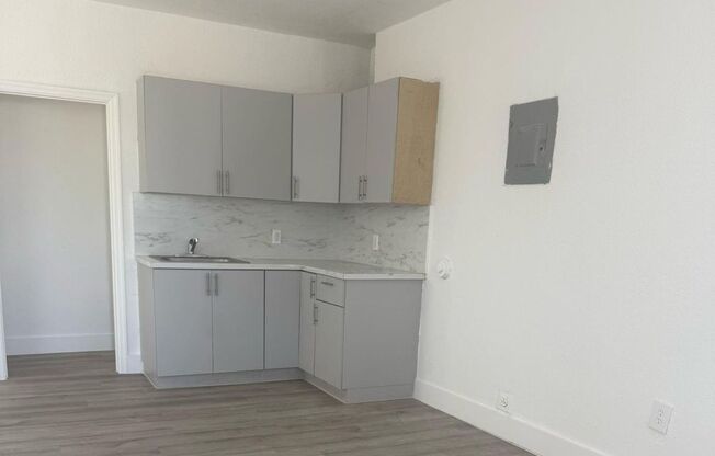 Studio, 1 bath, 400 sqft, $1,600, Unit 50-6