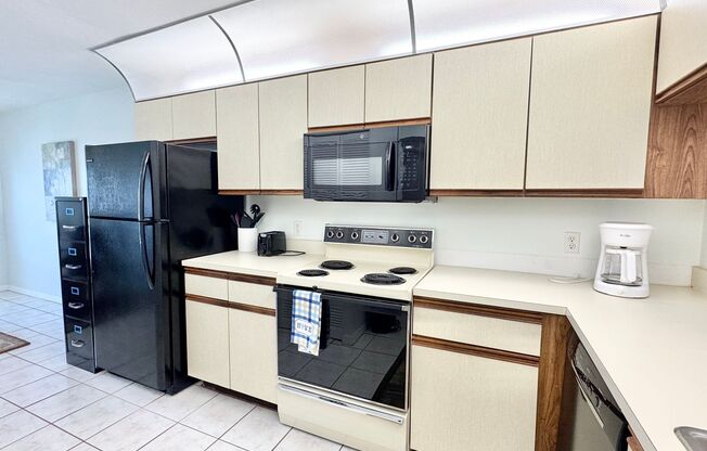 ** ABBEY AT BERKSHIRE VILLAGE ** 2 BED / 2 BATH - CONDO - TURNKEY - SEASONAL OR SHORT TERM RENTAL