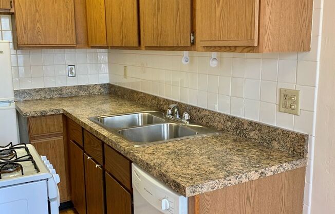 Studio, 1 bath, 300 sqft, $1,535, Unit 644-206