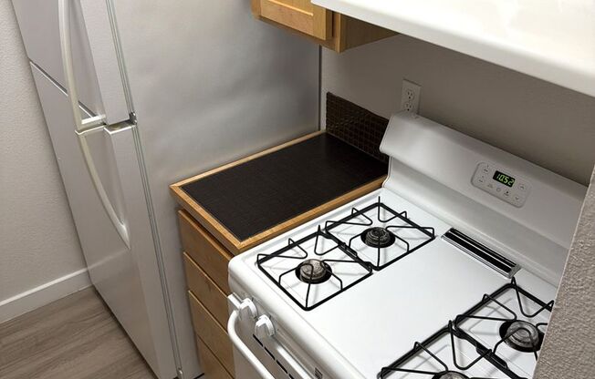 1 bed, 1 bath, 700 sqft, $999, Unit ELP2200-204