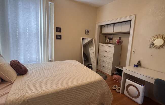 3 beds, 1 bath, $4,500, Unit 2