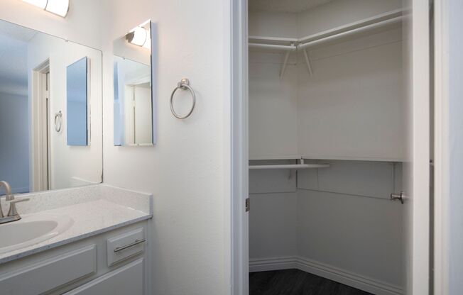 2 beds, 2 baths, $2,950, Unit 7524-A