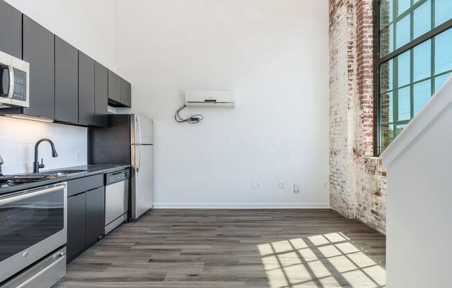 2 beds, 2 baths, 824 sqft, $1,745, Unit 19