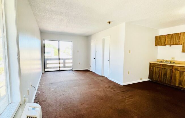 1 bed, 1 bath, 600 sqft, $650, Unit Unit 2