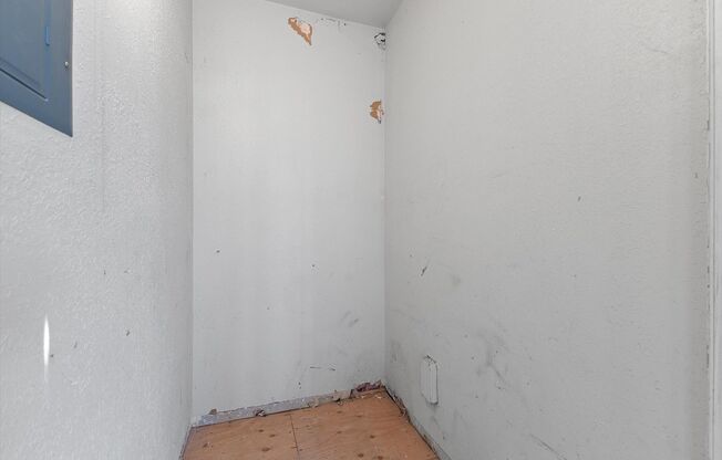 2 beds, 1 bath, 803 sqft, $1,575, Unit CMV 12215 - 101