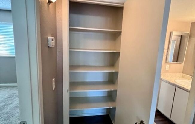 1 bed, 1 bath, 700 sqft, $1,595, Unit 37