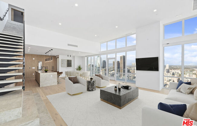 4 beds, 4.5 baths, 3,652 sqft, $25,000, Unit PH 1