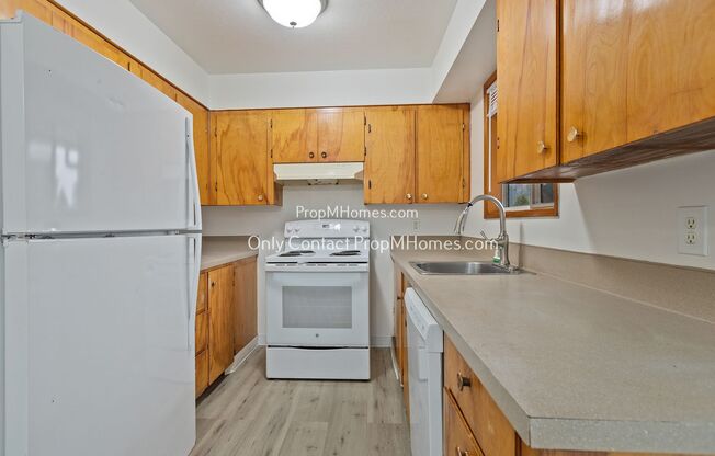 2 beds, 1 bath, $1,399, Unit 10335 NE Fargo Street