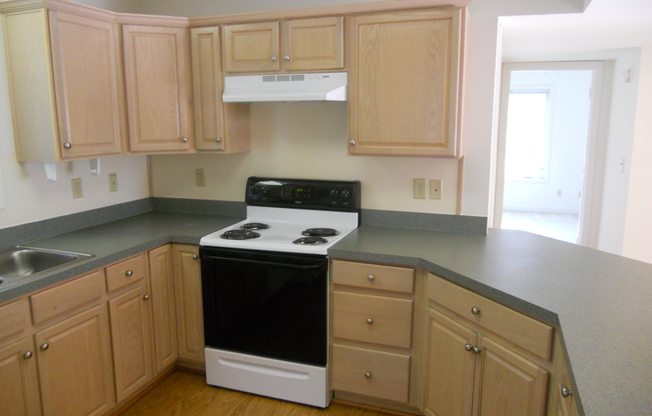 3 beds, 3.5 baths, 1,400 sqft, $2,345, Unit Apt #B