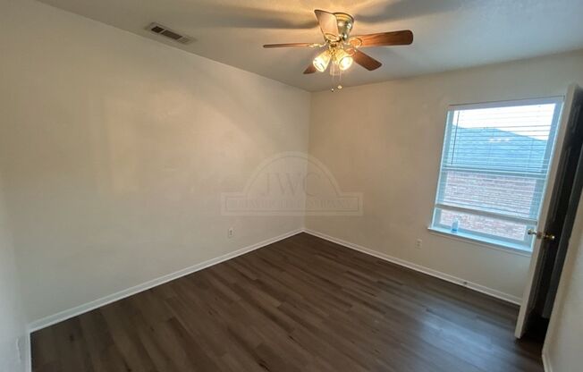 2 beds, 1 bath, $795, Unit 202 Truman Ave W. Unit C