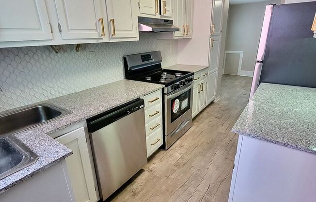 1411 E Carson